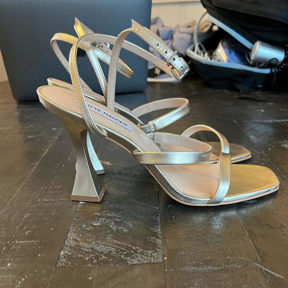 Steve Madden metallic heels - Picture 3 of 6
